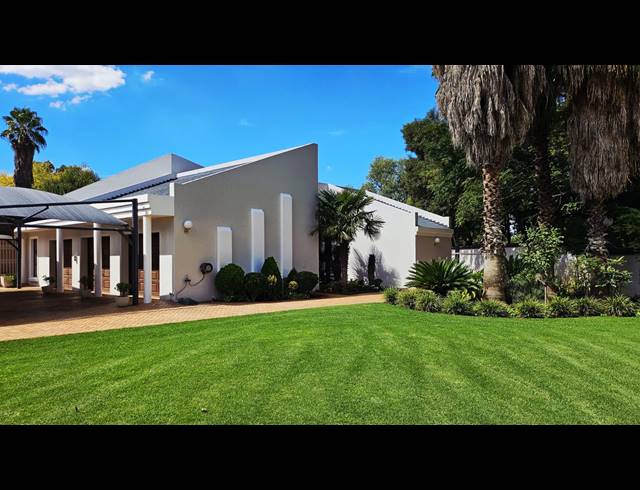 6 BEDROOM HOUSE FOR SALE IN THREE RIVERS